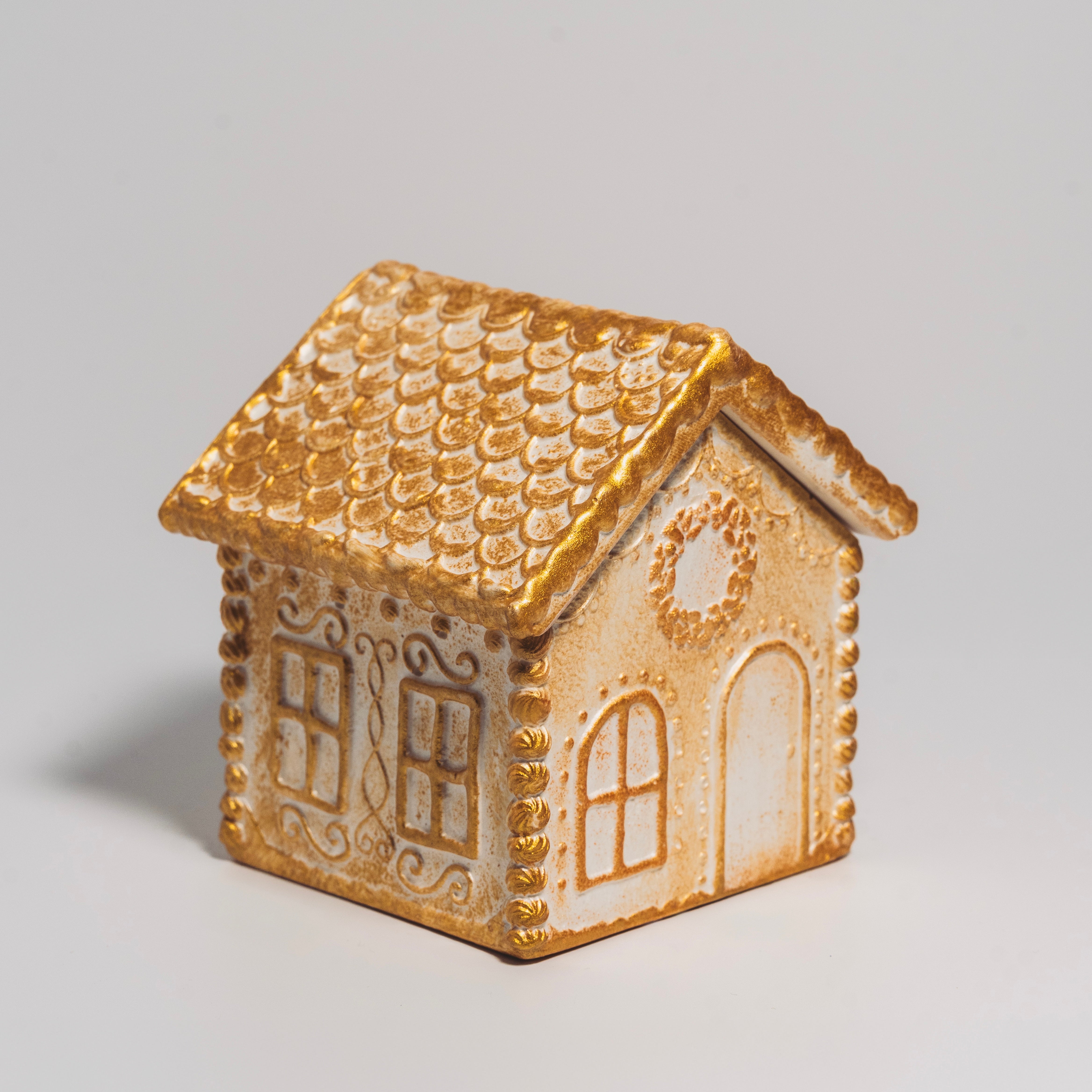 Gold Gingerbread House Candle – Holiday Edition