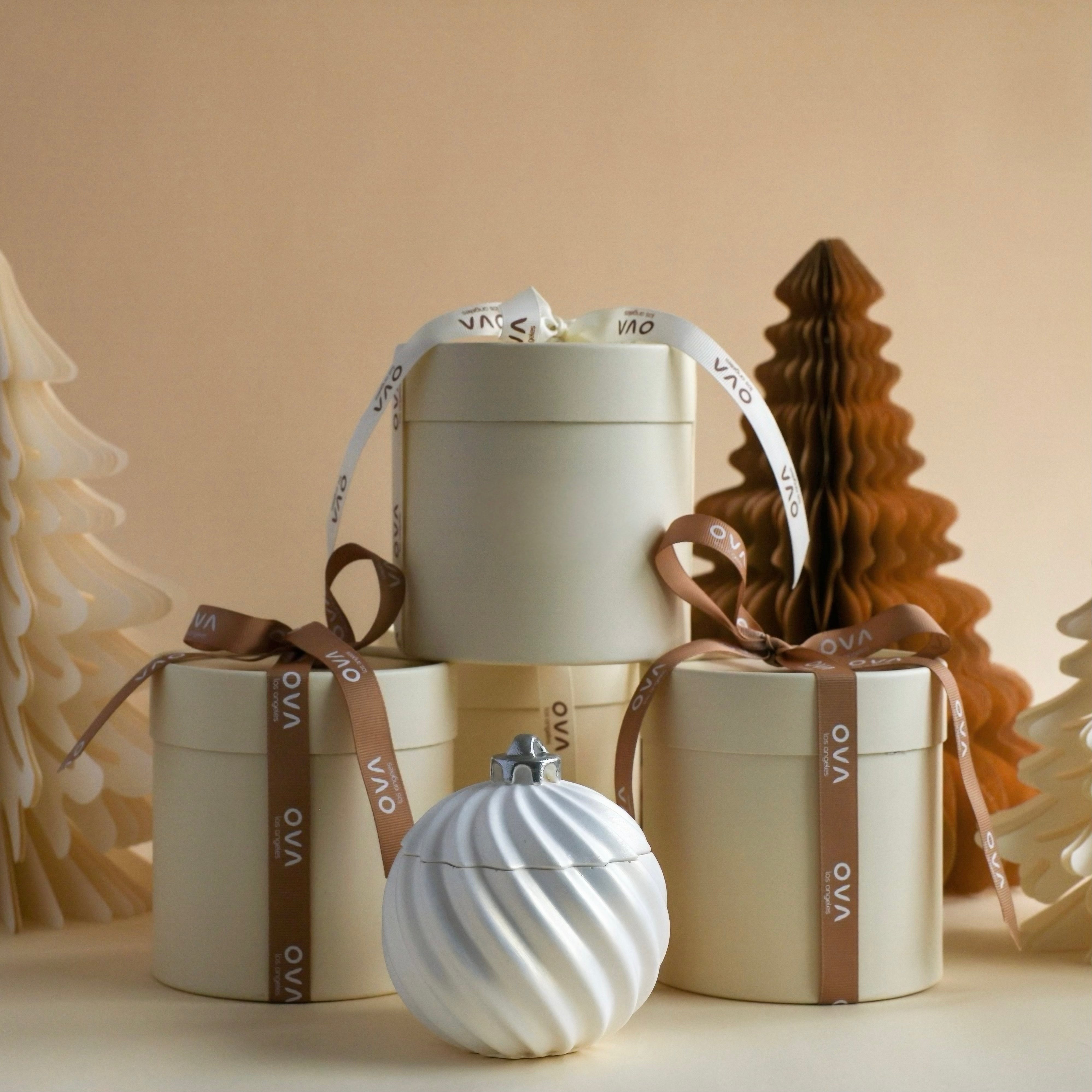Noël Twist Silver Ornament Candle – Limited Edition