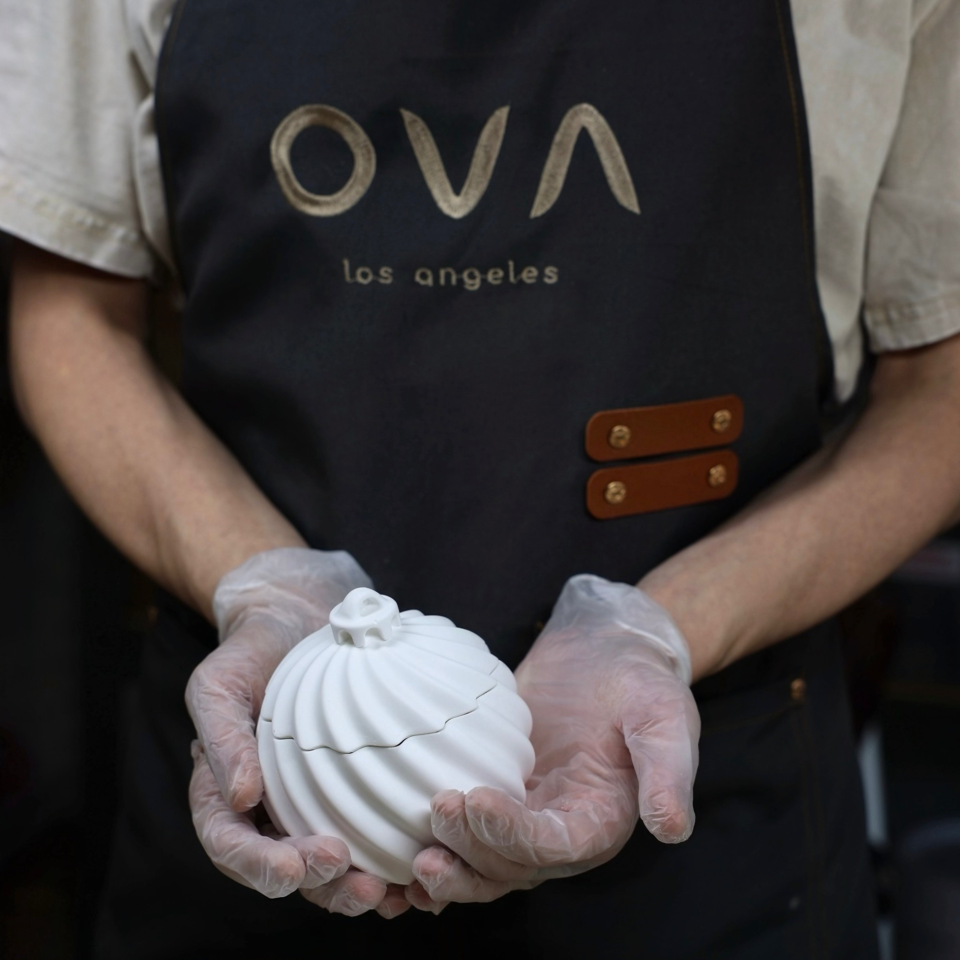 Noël Twist Silver Ornament Candle – Limited Edition