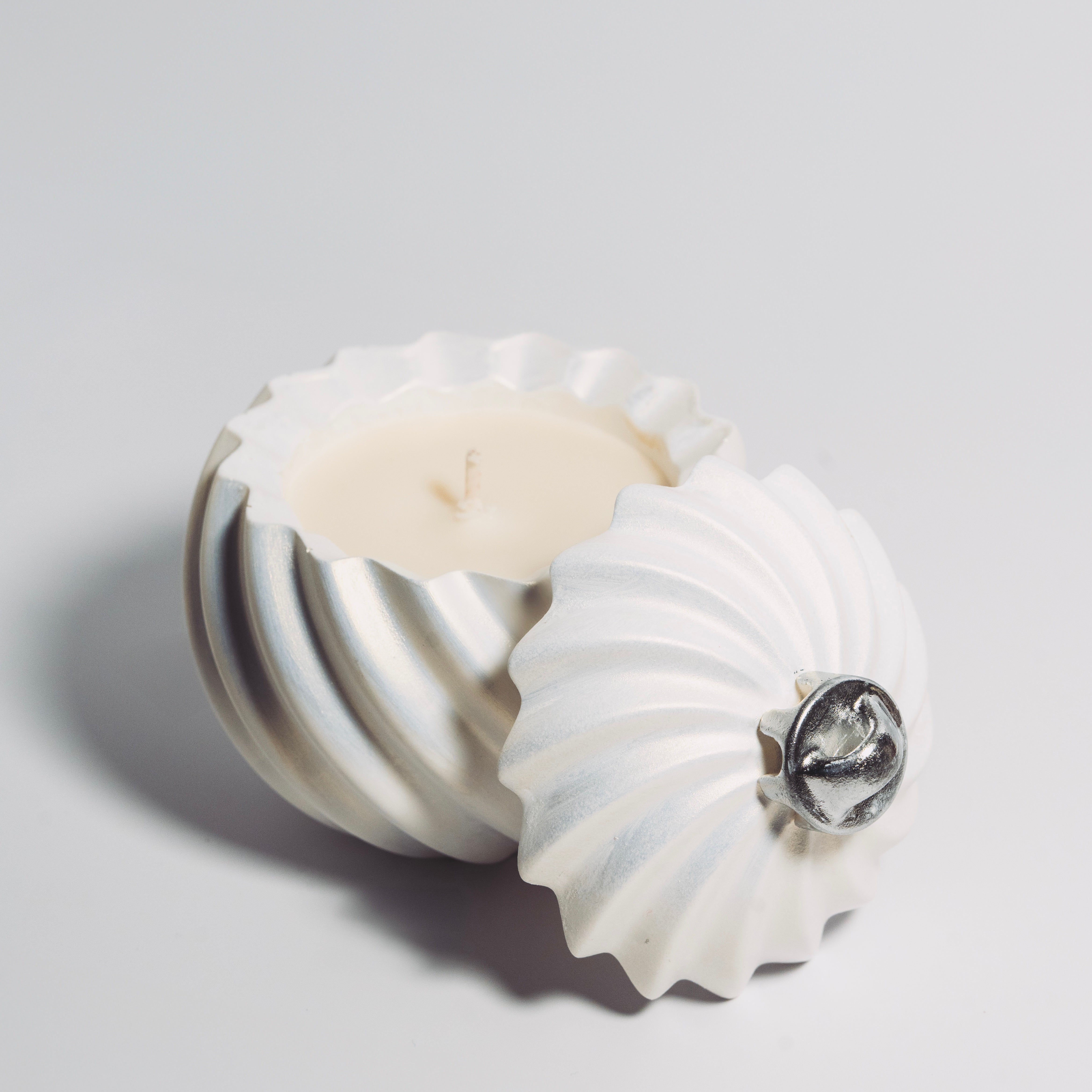 Noël Twist Silver Ornament Candle – Limited Edition