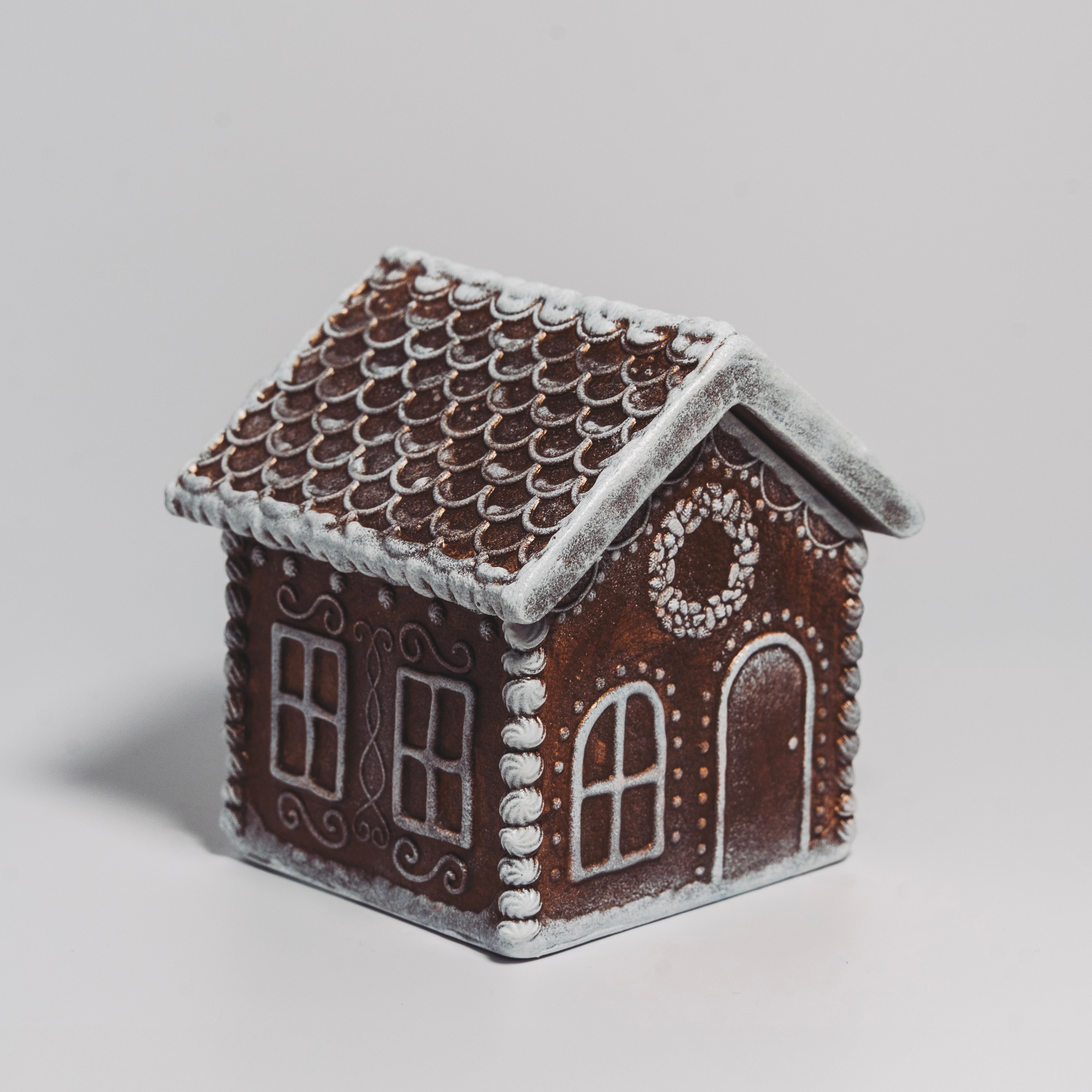 Gingerbread House Candle – Holiday Edition