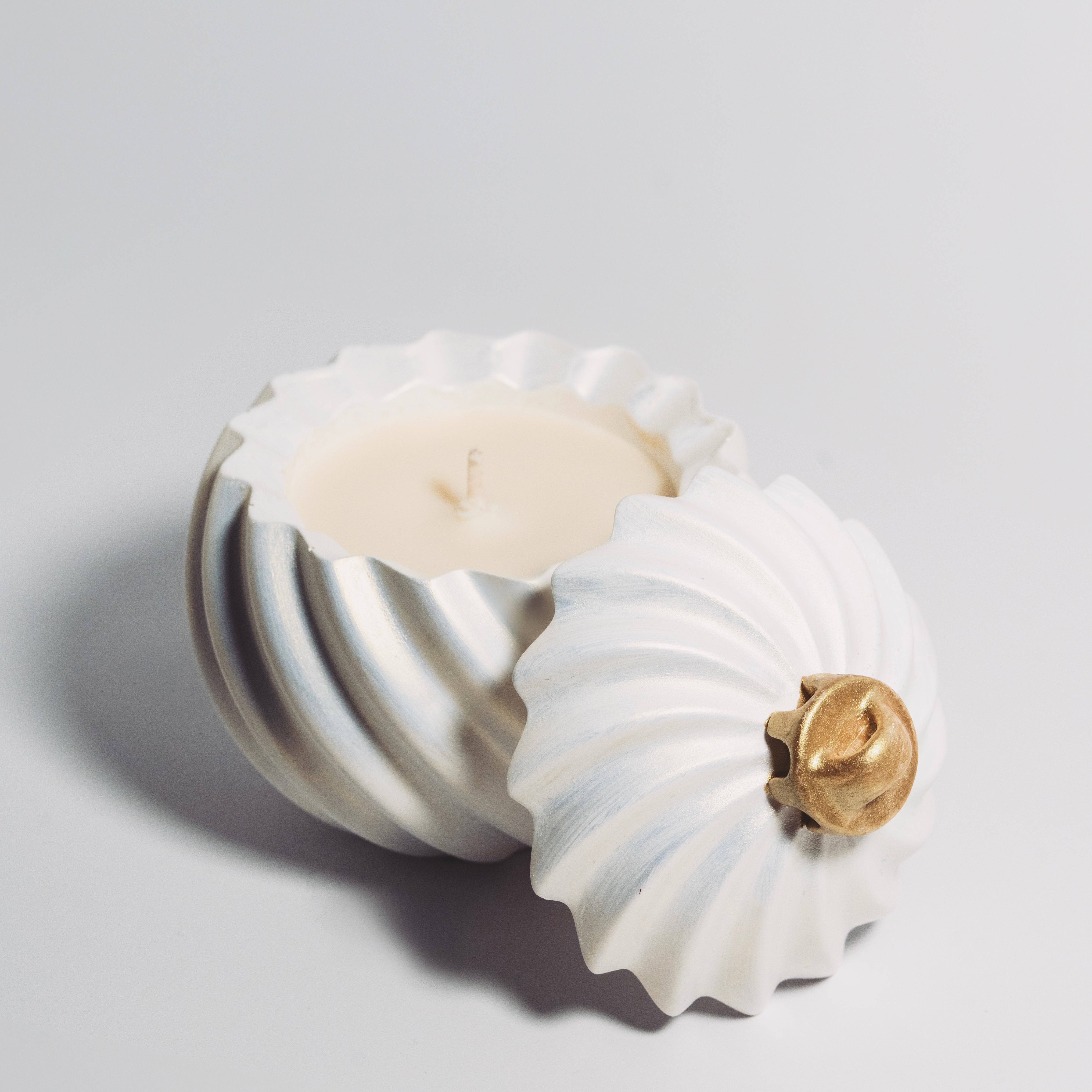 Noël Twist Gold Ornament Candle